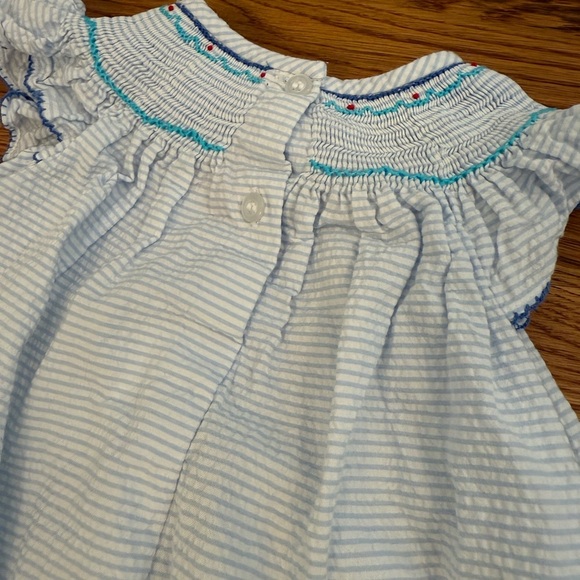 Classic Whimsy Smocked Seersucker Dress with Crabs size 24M - Picture 4 of 6